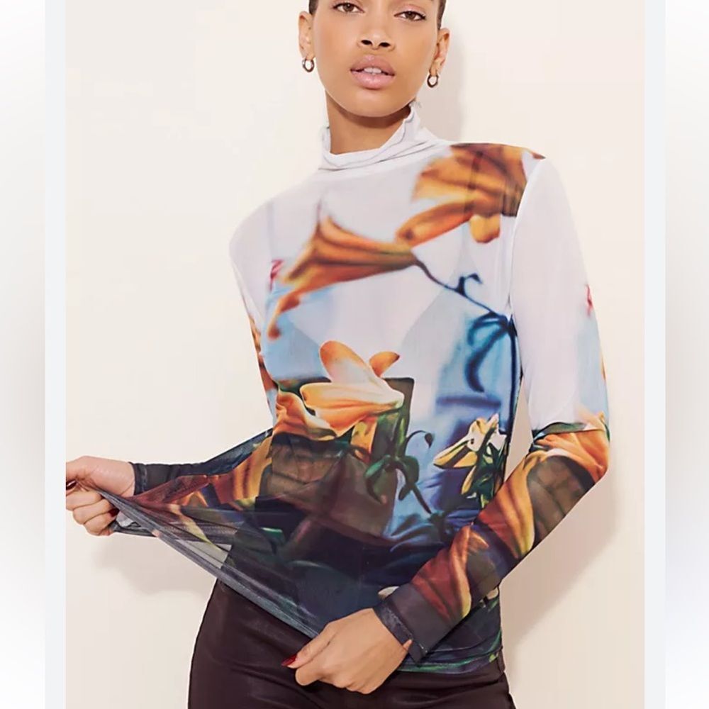 Find Me Now Paulie Mock Neck Top in the Tiger Lilies print extra small/small NWT